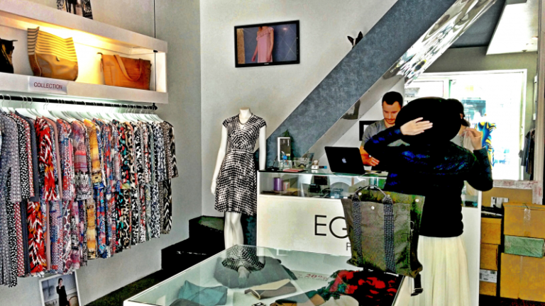 結婚することで広がる自由もある、とパリで妻のワンピースを選びながら気がついた話。