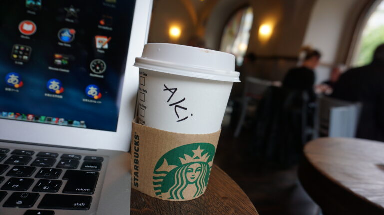 【世界のスタバ】プラハ城のお膝元、マラーストラナ広場のスターバックスでノマドしてきました。