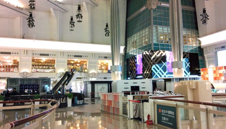 台湾の街を歩いて。外国で日本語が通じるということが、こんなに心地よいものとは知らなかった。