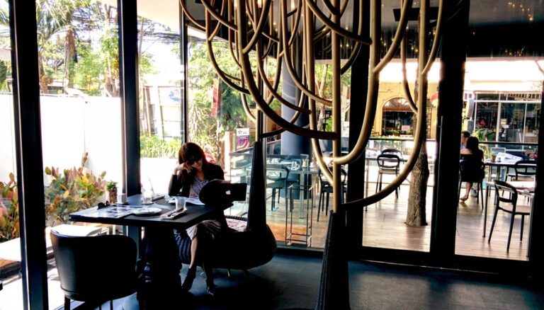 7000記事規模のサイトを作る。チェンマイに来て１週間、こんな感じで仕事をしています！