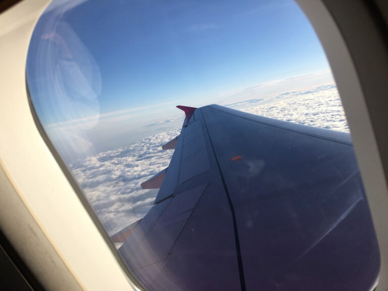 新年初フライト！うまくいかない時期が続いても、 それはまだ雲の隙間を抜けていないだけ。