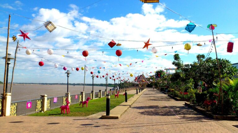 「君はこんなところで、２４時間仕事をするために生まれてきたのかい？」とあるタイの田舎町で、人生の使い方について考えさせられた話。