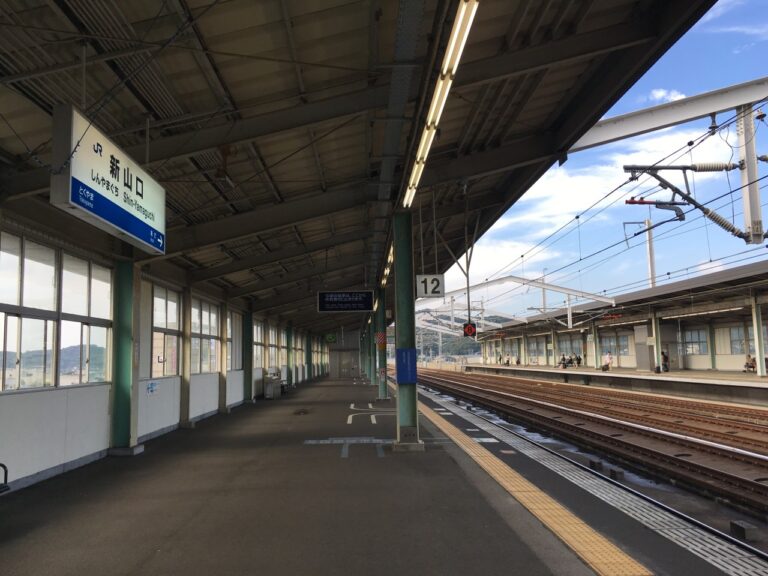 自分にとっての異国とは、心理的な距離によって決められるのだと、新山口駅で気がついた話