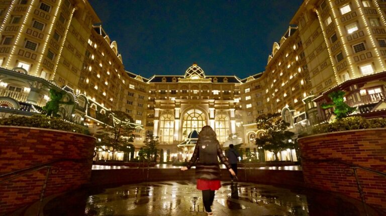 ディズニーから帰りたくない！閉園後も夢の時間が持続する、ディズニーホテル「Dreamers Lounge」で夜のティータイム。