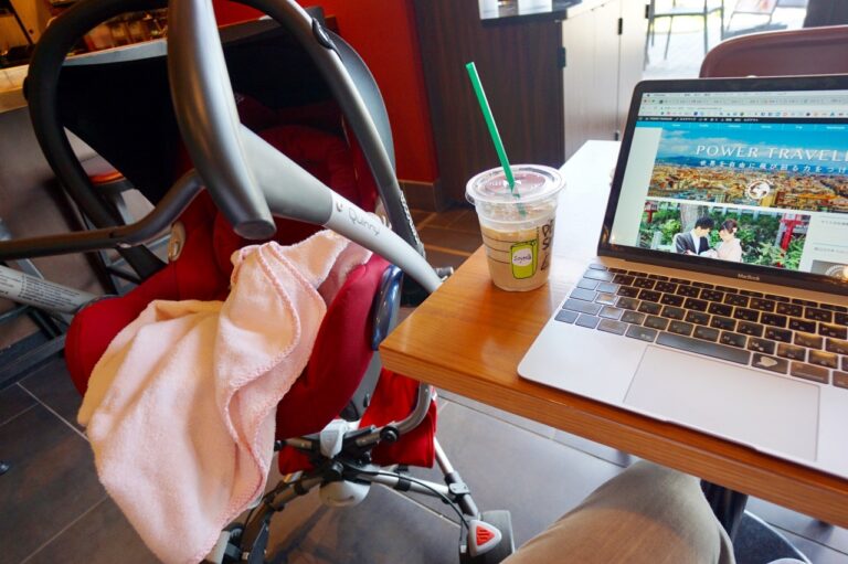 赤ちゃんと２人きりでスターバックスへ。通い慣れたスタバは、まるで異世界だった。