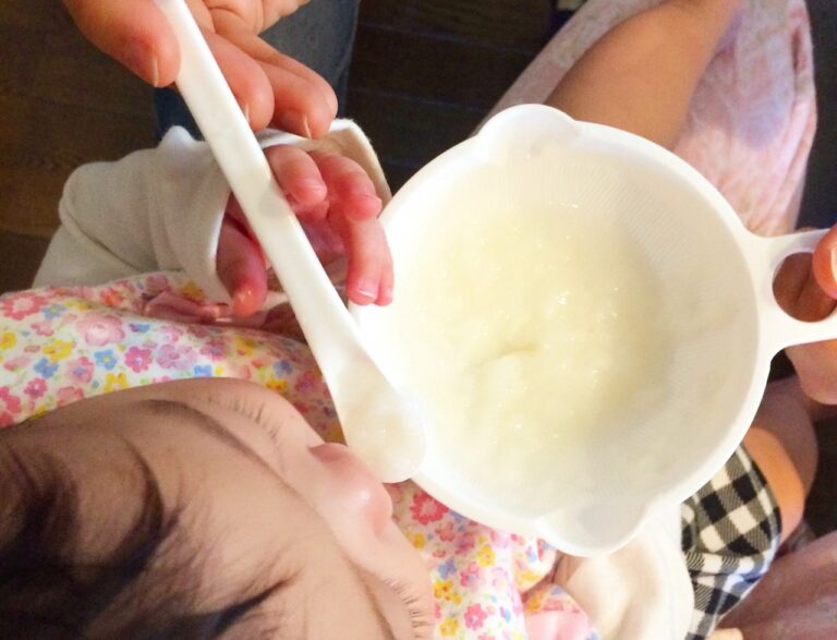 娘の離乳食がはじまりました。10倍粥をすり潰す毎日です。