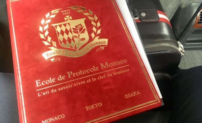 エコールドプロトコールモナコ「ジェントルマンコース」が始まります。ジェントルマンの素養を叩き込む、3日間、約30時間のレッスン。