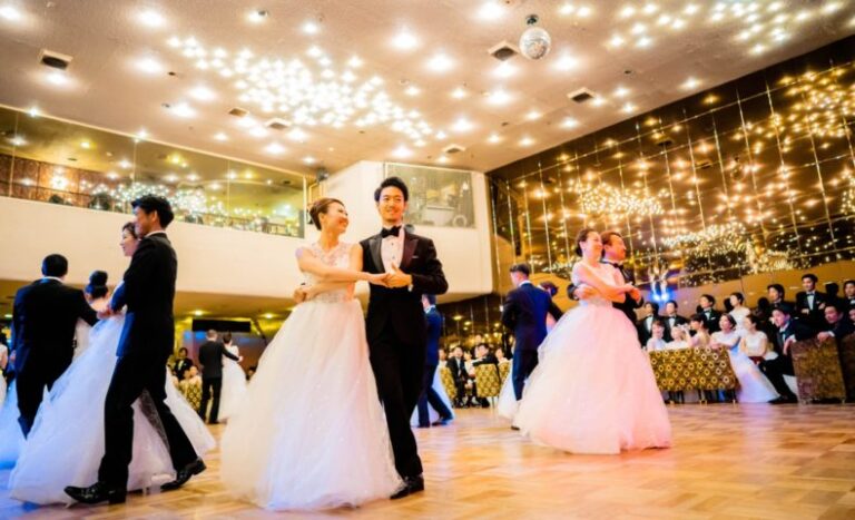 東京で開催された舞踏会「BAL de JAPON」に参加、夫婦でワルツを踊りました。