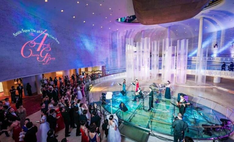 グランドプリンス新高輪・渦潮ホールにて、ベーシストとして演奏をしました。