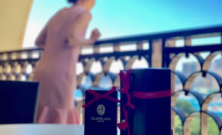 薔薇の舞踏会に向けて、妻に香水をプレゼントしました。GUERLAN／CRUEL GARDENIA