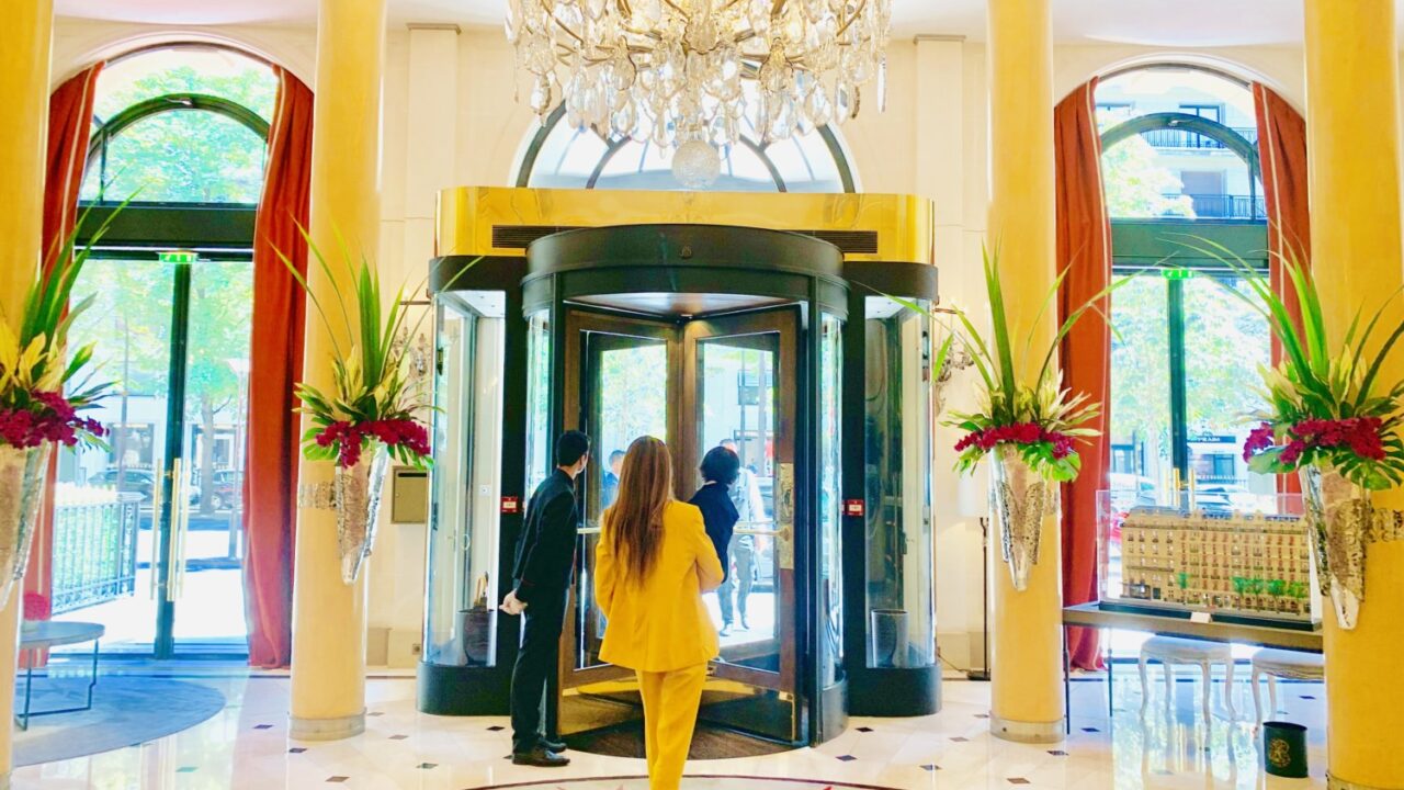 パリのパラスホテル プラザ アテネ Hotel Plaza Athenee のジュニアスイートに家族で宿泊しました Powertraveler