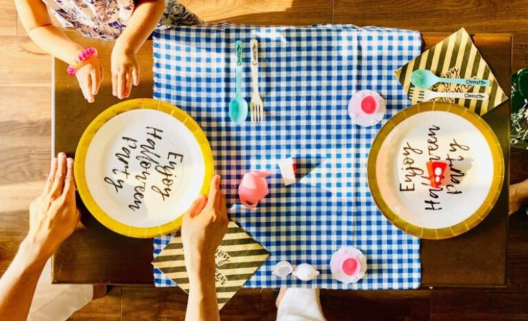 娘とテーブルセッティングで遊ぶことをはじめました。