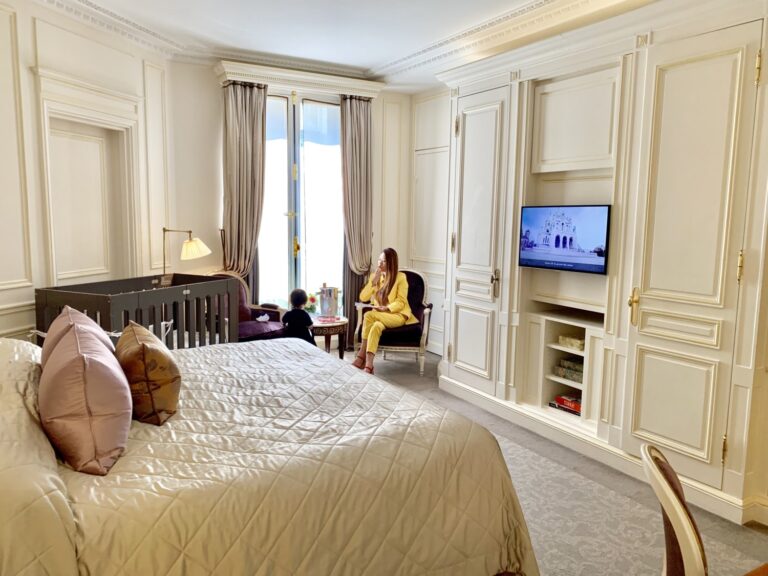 パリのパラスホテル「ル・ムーリス（Le Meurice）」に家族で宿泊しました。