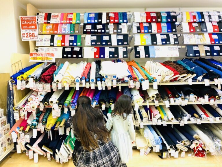 ダイニングテーブル（4m）用のクロスを仕立てるべくユザワヤに行ってきました