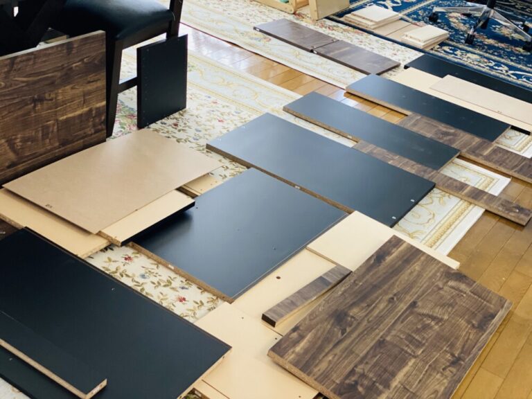 キッチンエリア完成！4時間かけてキッチンの食器棚を組み立てました｜DAY39